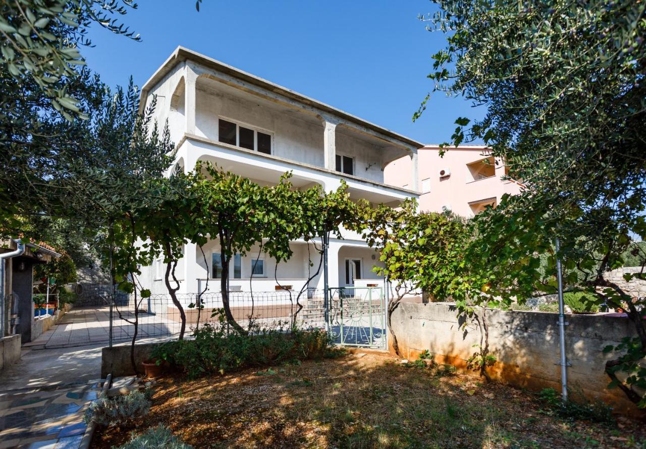 Apartments With A Parking Space Kornic, Krk - 5306 المظهر الخارجي الصورة