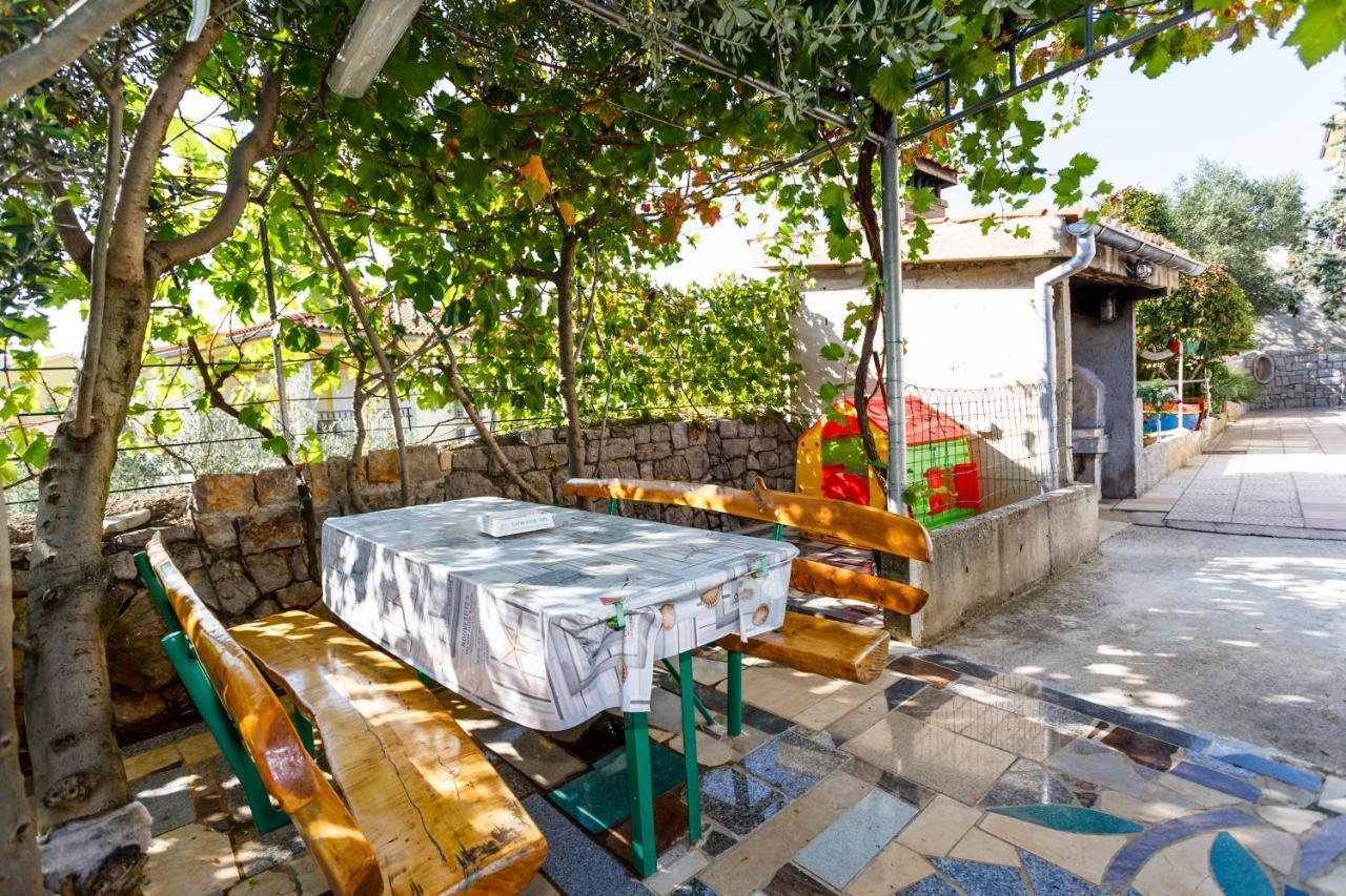 Apartments With A Parking Space Kornic, Krk - 5306 المظهر الخارجي الصورة