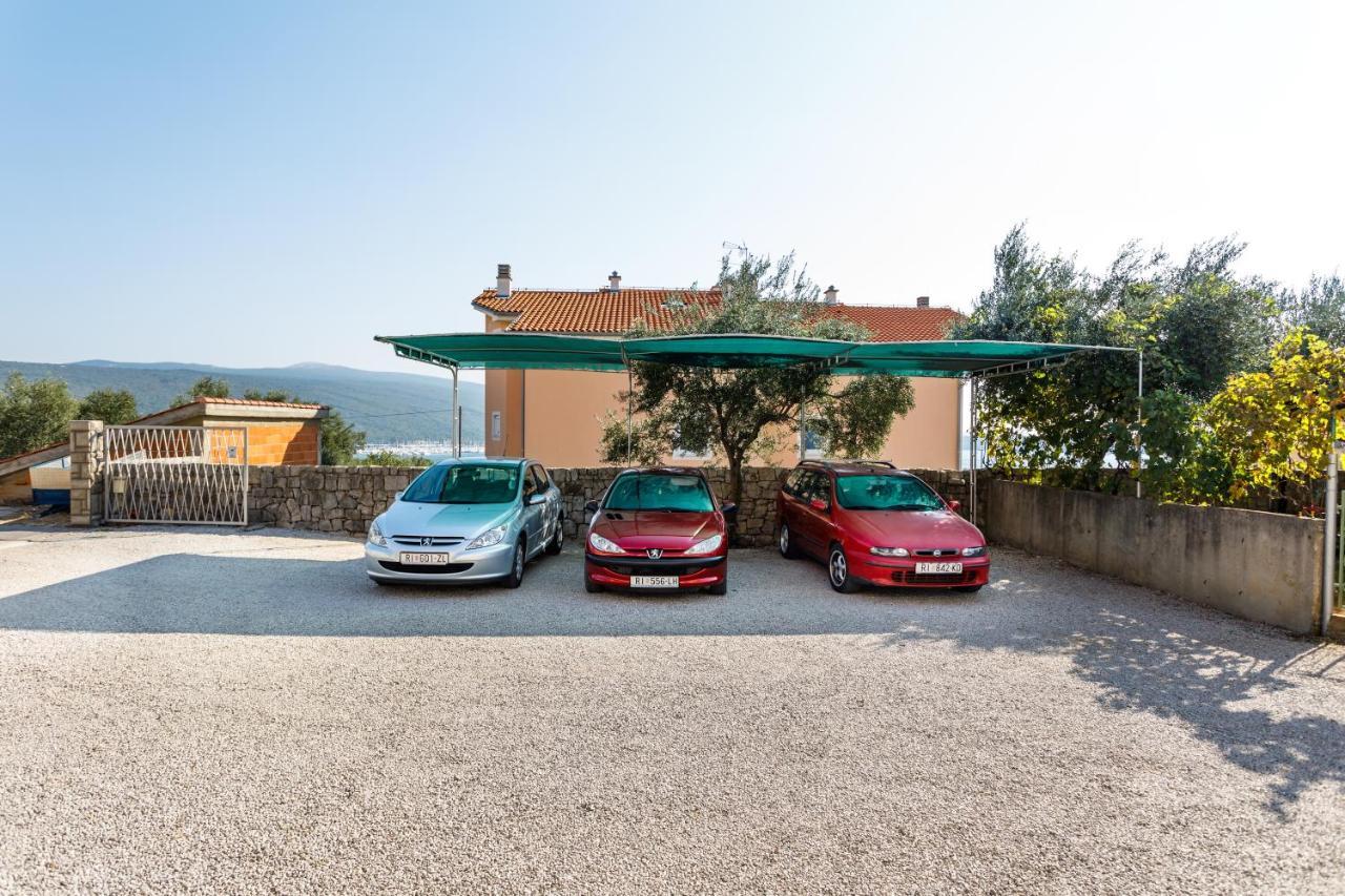 Apartments With A Parking Space Kornic, Krk - 5306 المظهر الخارجي الصورة