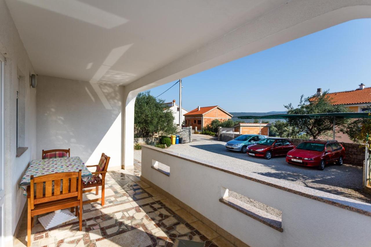 Apartments With A Parking Space Kornic, Krk - 5306 المظهر الخارجي الصورة