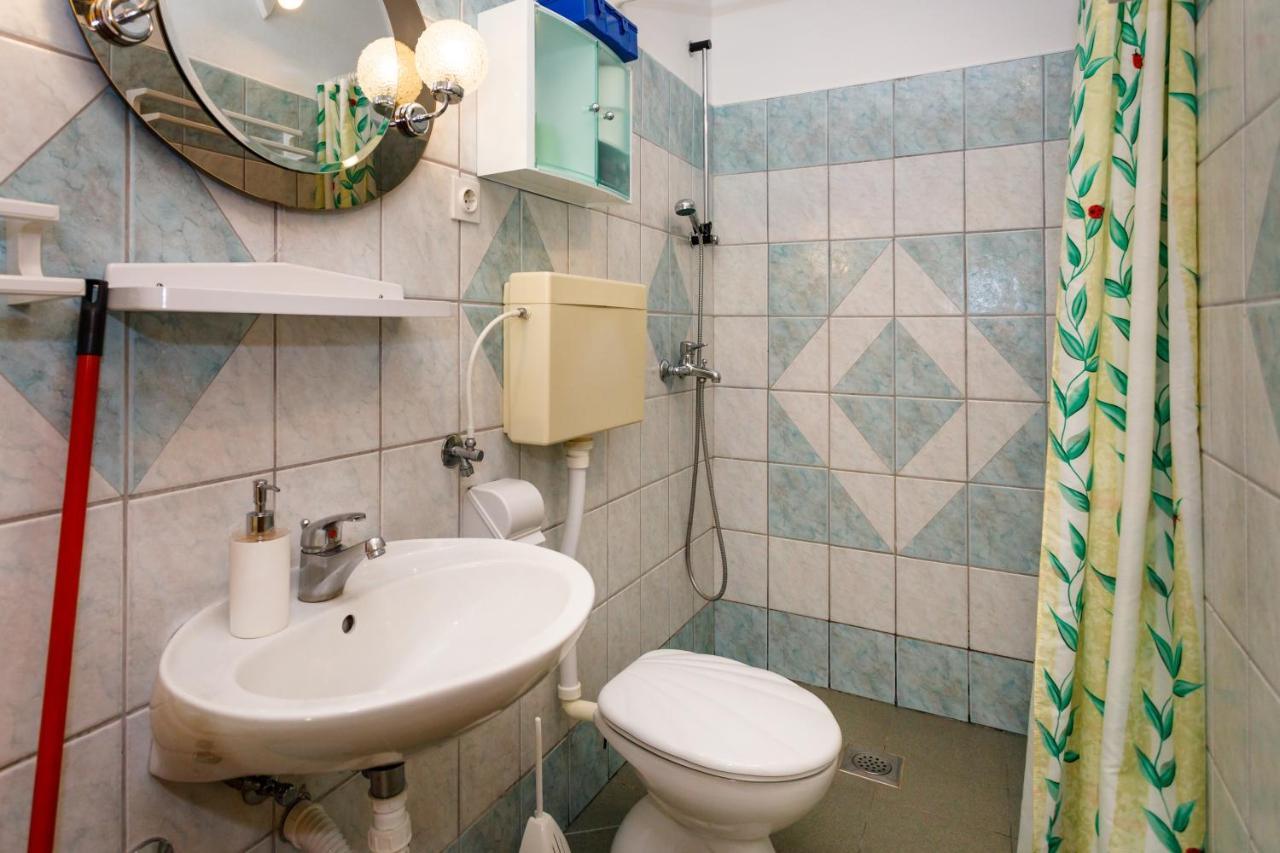 Apartments With A Parking Space Kornic, Krk - 5306 المظهر الخارجي الصورة