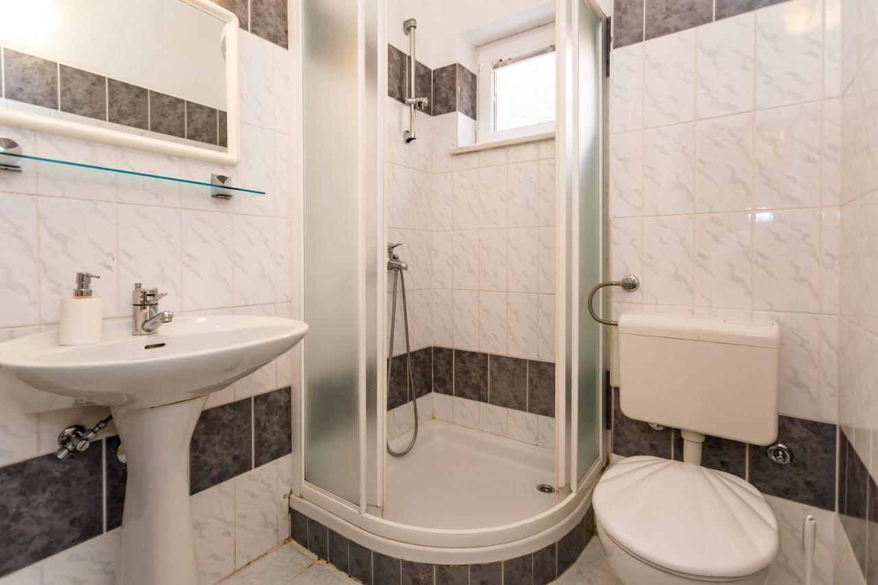 Apartments With A Parking Space Kornic, Krk - 5306 المظهر الخارجي الصورة