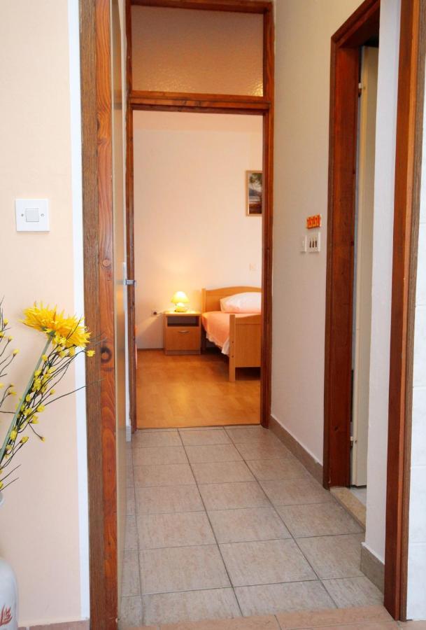 Apartments With A Parking Space Kornic, Krk - 5306 المظهر الخارجي الصورة