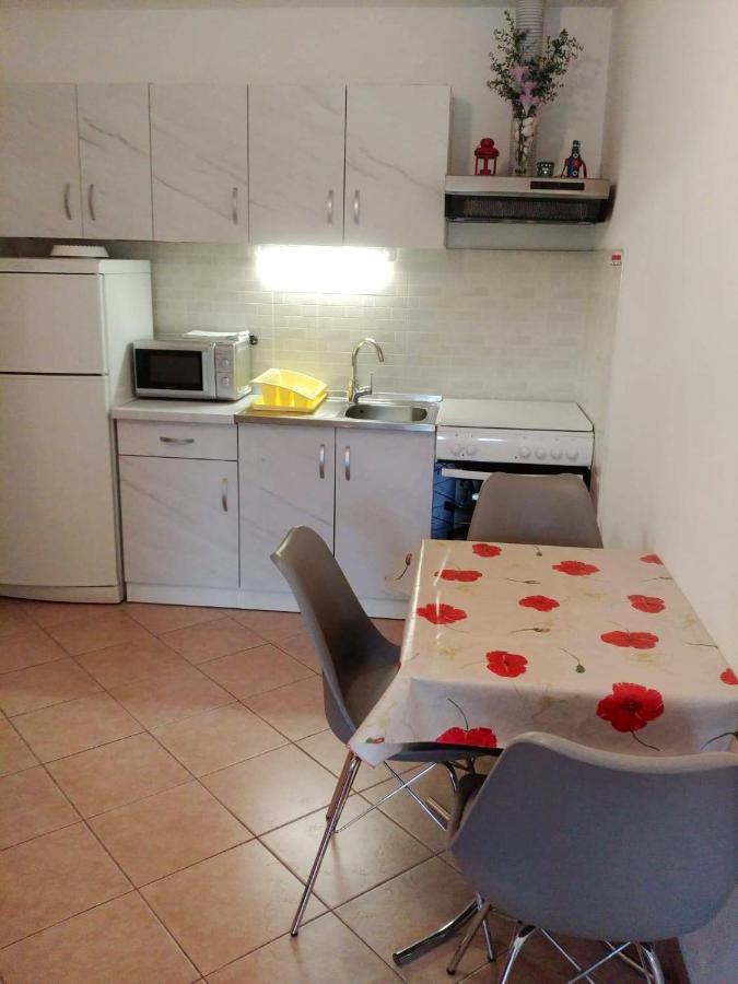 Apartments With A Parking Space Kornic, Krk - 5306 المظهر الخارجي الصورة