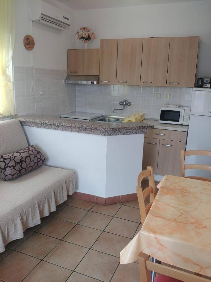 Apartments With A Parking Space Kornic, Krk - 5306 المظهر الخارجي الصورة